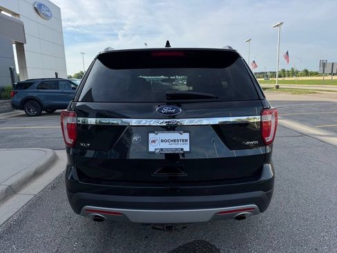 Used 2017 Ford Explorer XLT w/ Equipment Group 202A AWD/4WD image 40