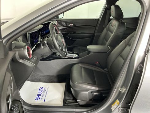 Used 2024 Chevrolet Trax RS w/ Sunroof Package FWD image 15