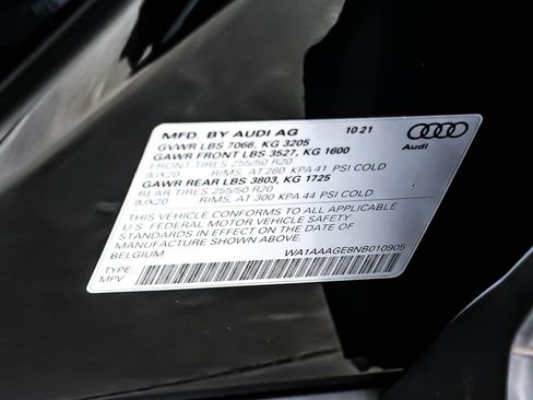 Used 2022 Audi e-tron Premium w/ Convenience Plus Package image 25