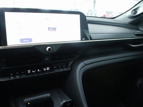 Used 2023 Toyota Crown Limited image 26