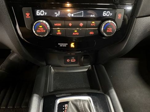 Certified 2018 Nissan Rogue SV w/ Premium Package AWD/4WD image 19