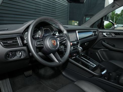 Certified 2026 Porsche Macan AWD/4WD image 4