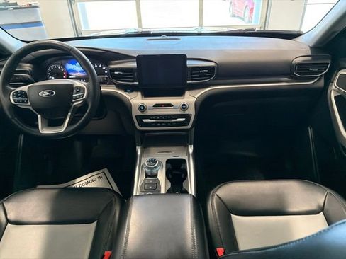 Used 2024 Ford Explorer XLT w/ Equipment Group 202A AWD/4WD image 21