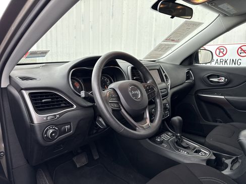Used 2019 Jeep Cherokee Latitude w/ Popular Appearance Group image 21