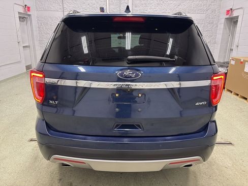 Used 2017 Ford Explorer XLT w/ Equipment Group 202A image 4