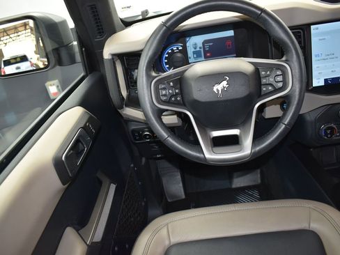 Used 2023 Ford Bronco Wildtrak image 30