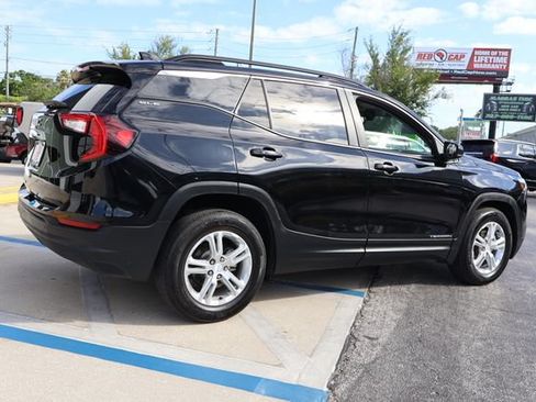 Used 2022 GMC Terrain SLE w/ Driver Convenience Package FWD image 8