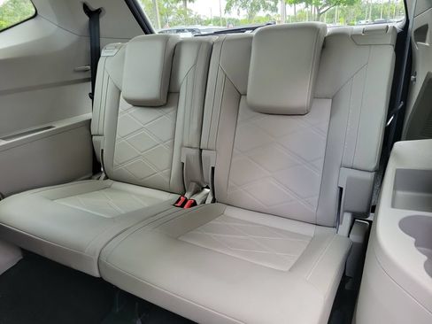Used 2024 Volkswagen Atlas SE FWD image 13