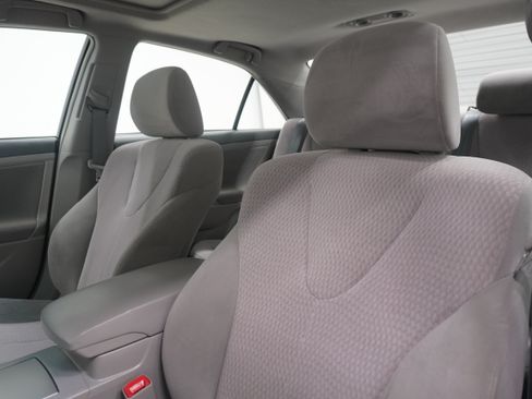 Used 2010 Toyota Camry LE FWD image 10