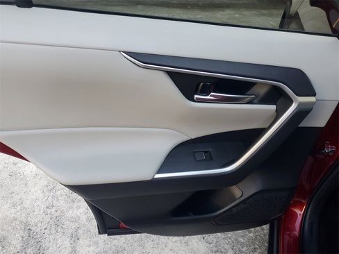 Used 2022 Toyota RAV4 XLE image 14