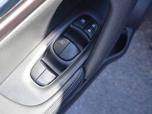 Used 2016 Nissan Rogue S image 17