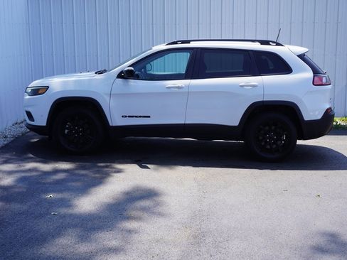 Used 2023 Jeep Cherokee Altitude Lux image 3