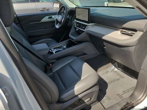 Used 2025 Ford Explorer Active w/ Active Comfort Package image 16