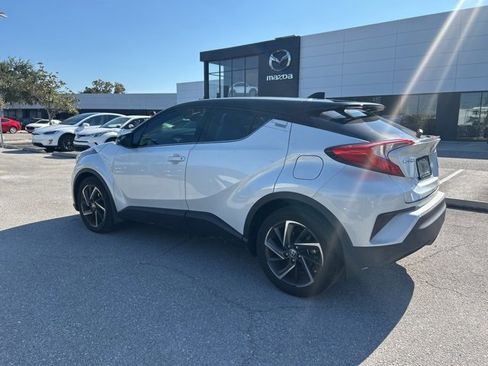 Used 2022 Toyota C-HR XLE image 10