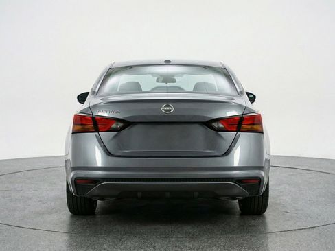 Used 2025 Nissan Altima 2.5 SV FWD image 7