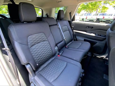 Used 2024 Nissan Pathfinder SV FWD image 19