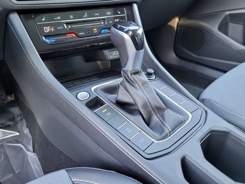 New 2026 Volkswagen Jetta SE FWD image 20