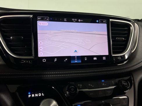 Used 2022 Chrysler Pacifica Limited w/ Uconnect Theater Family Group image 19