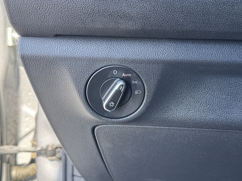 Used 2022 Volkswagen Jetta SE w/ Panoramic Sunroof Package FWD image 29