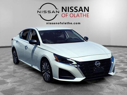 Used 2024 Nissan Altima 2.5 SV FWD image 28