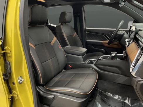 Used 2023 GMC Canyon AT4 image 31