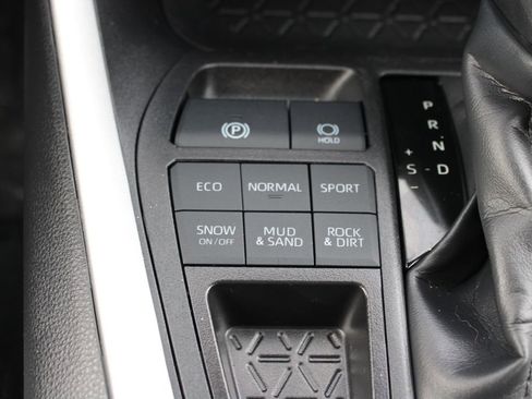 Used 2025 Toyota RAV4 XLE image 20