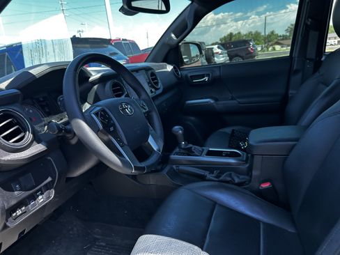Used 2023 Toyota Tacoma TRD Off-Road w/ TRD Premium Off Road Package AWD/4WD image 10