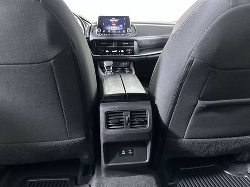 Used 2025 Nissan Rogue SV FWD image 22