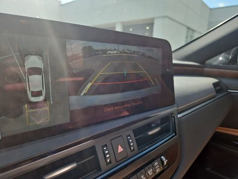 Used 2025 Lexus ES 300h w/ Accessory Package (Z2) FWD image 4