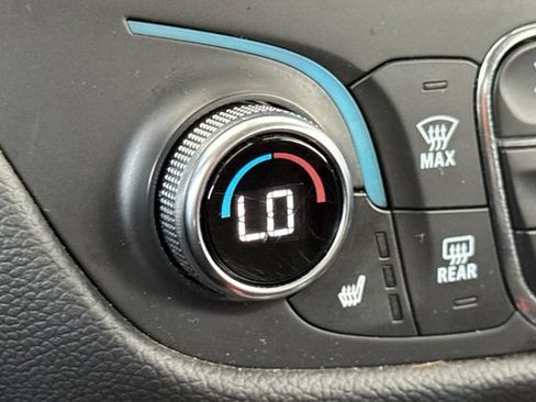 Used 2024 Chevrolet Equinox LT FWD image 29