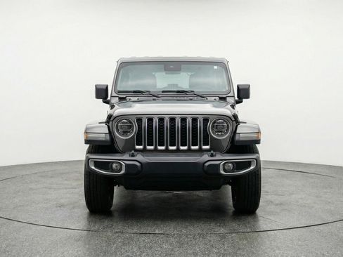 Used 2025 Jeep Wrangler Sahara image 2