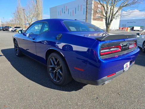 Used 2019 Dodge Challenger SXT w/ Driver Convenience Group RWD image 5