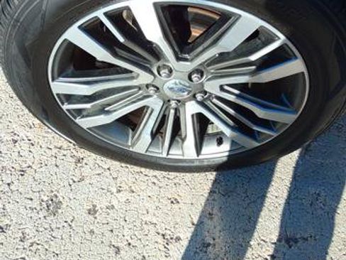 Used 2018 Ford Explorer Platinum AWD/4WD image 8