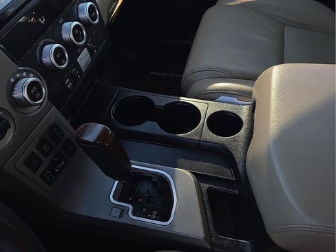 Used 2017 Toyota Sequoia Platinum image 21