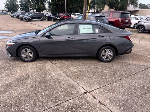Used 2026 Hyundai Elantra SE FWD image 26