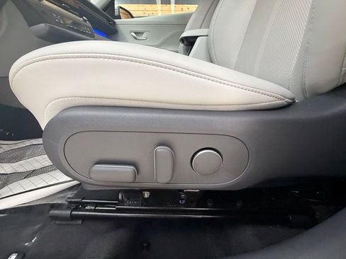 Used 2024 Hyundai Kona Limited image 27