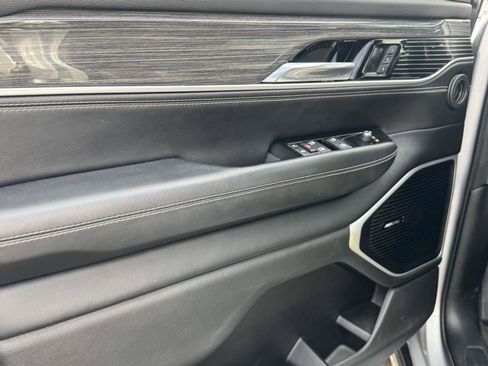 Used 2022 Jeep Wagoneer Series II AWD/4WD image 27