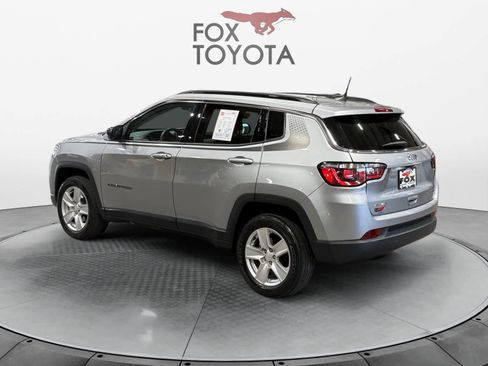 Used 2022 Jeep Compass Latitude w/ Mopar Graphics Package image 4