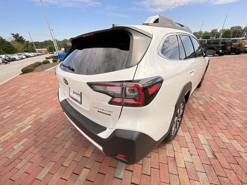 Used 2025 Subaru Outback Touring AWD/4WD image 34