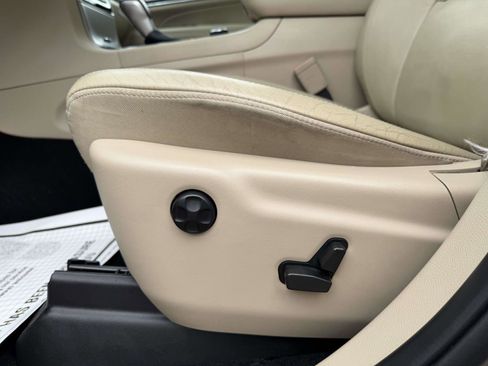 Used 2019 Jeep Grand Cherokee Limited image 17