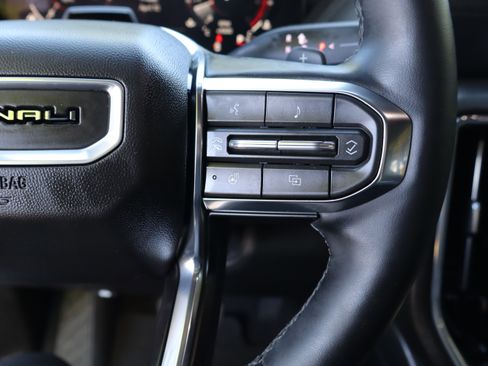 Used 2025 GMC Yukon Denali w/ Denali Reserve Package image 27