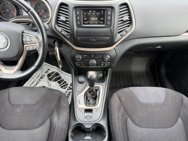 Used 2015 Jeep Cherokee Latitude AWD/4WD image 25