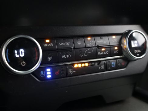 Used 2021 Ford Expedition XLT AWD/4WD image 22