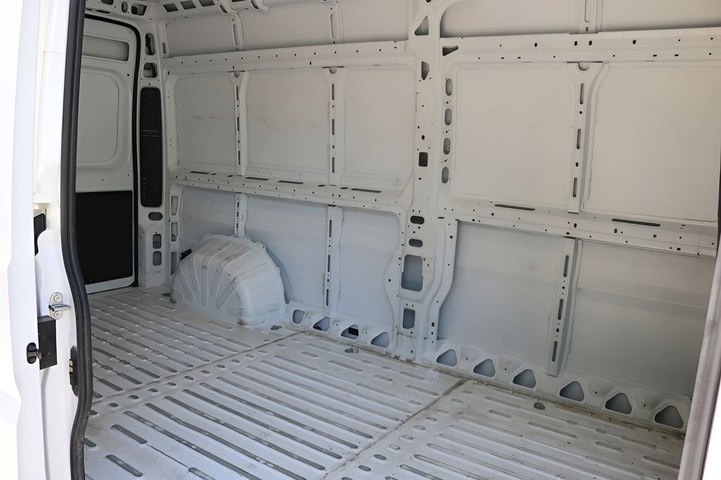 Used 2024 RAM ProMaster 2500 w/ Convenience Group FWD image 18