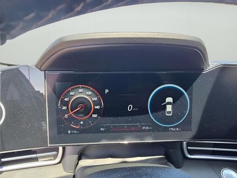 Used 2021 Hyundai Elantra Limited image 20