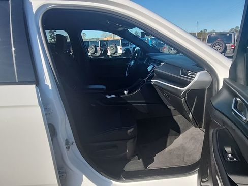 Certified 2025 Jeep Grand Cherokee Laredo image 28