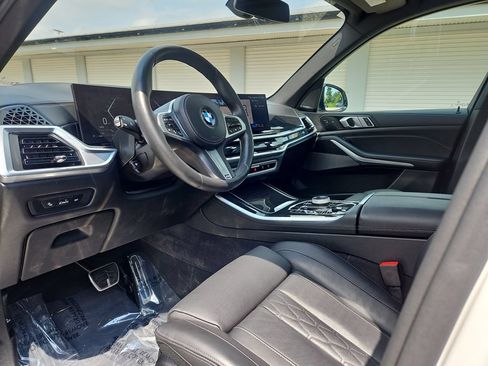Used 2025 BMW X5 xDrive40i w/ Executive Package AWD/4WD image 4