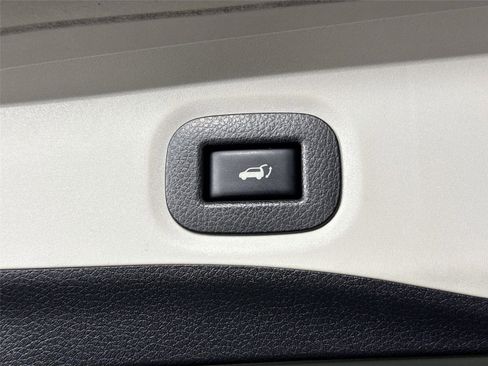 Used 2017 Nissan Rogue SL w/ SL Premium Package image 42