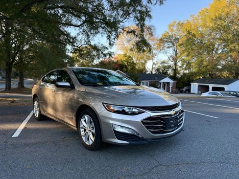 Used 2025 Chevrolet Malibu LT FWD image 8