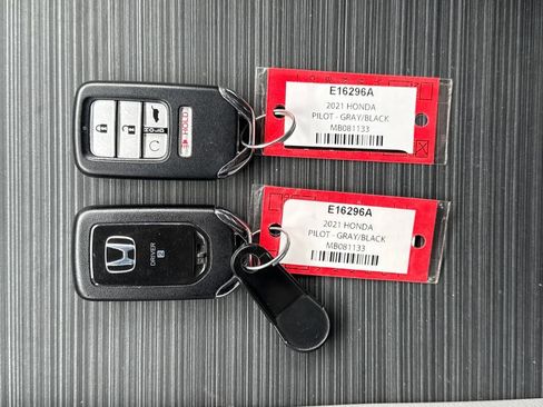 Used 2021 Honda Pilot Touring image 4